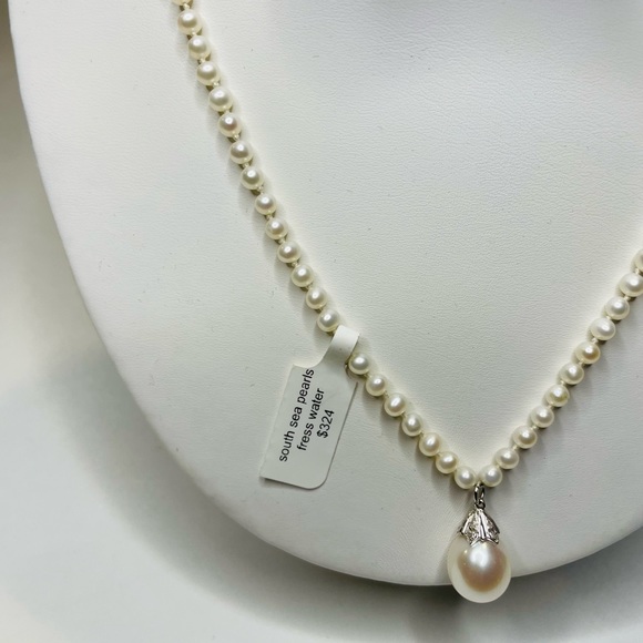 Beautiful Authentic South Sea Pearls Fresh Water Necklace - Picture 4 of 6
